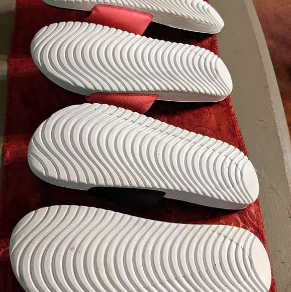 2 pairs Nike Sandals - Picture 4 of 4